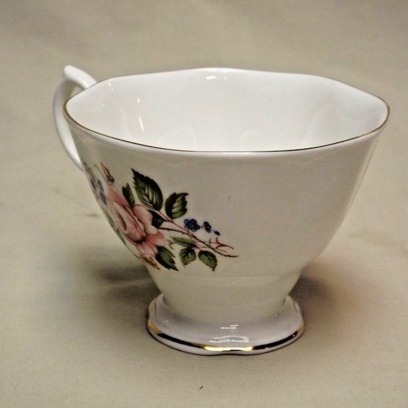 Royal Albert Bone China England Floral Pattern Tea Cup and Saucer - Picture 5 of 12